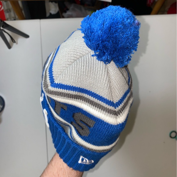 NFL New Era Indianapolis Colts Authentic Pom Beanie - Picture 8 of 11
